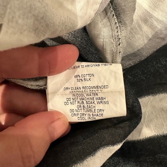 Veronika Maine Size 16 (would fit 14) brushstroke blouse - Picture 5 of 5